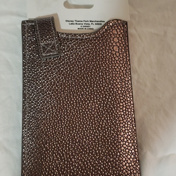 Authentic Disney ticket/pass/card holder - Picture 3 of 6